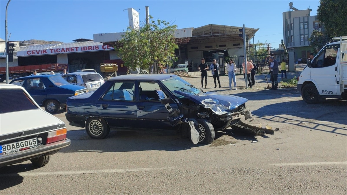 Adana\'nın Kozan ilçesinde trafik kazası: 2 yaralı