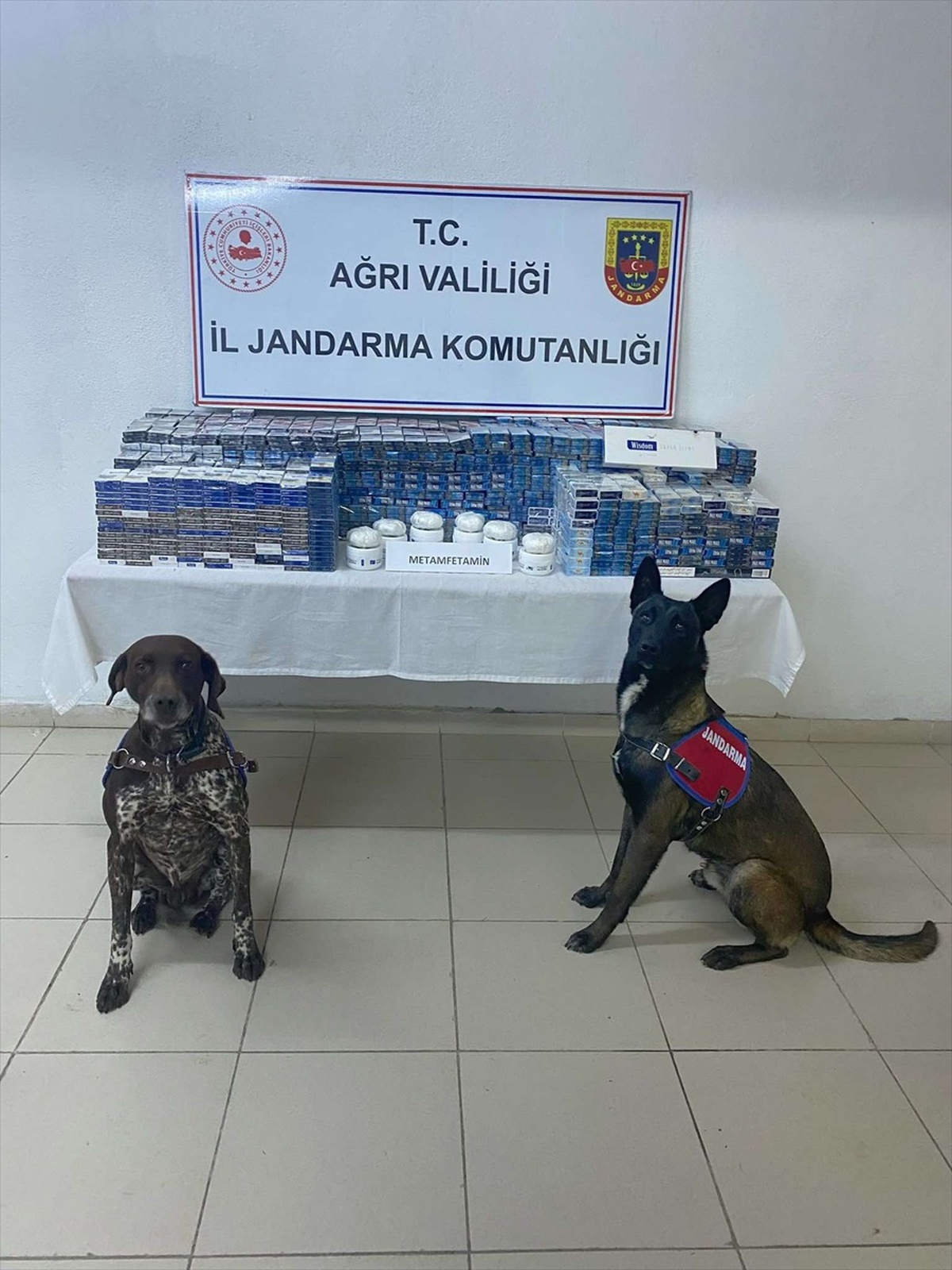 Ağrı\'da Uyuşturucu ve Kaçak Sigara Operasyonu