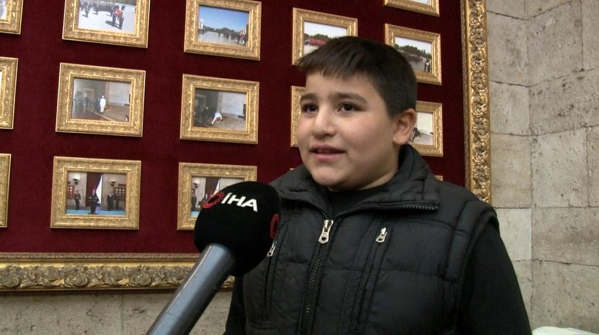 \'Anıtkabir\'de saygı nöbeti\' videosuyla gündem olan öğrenciler Anıtkabir\'i ziyaret etti