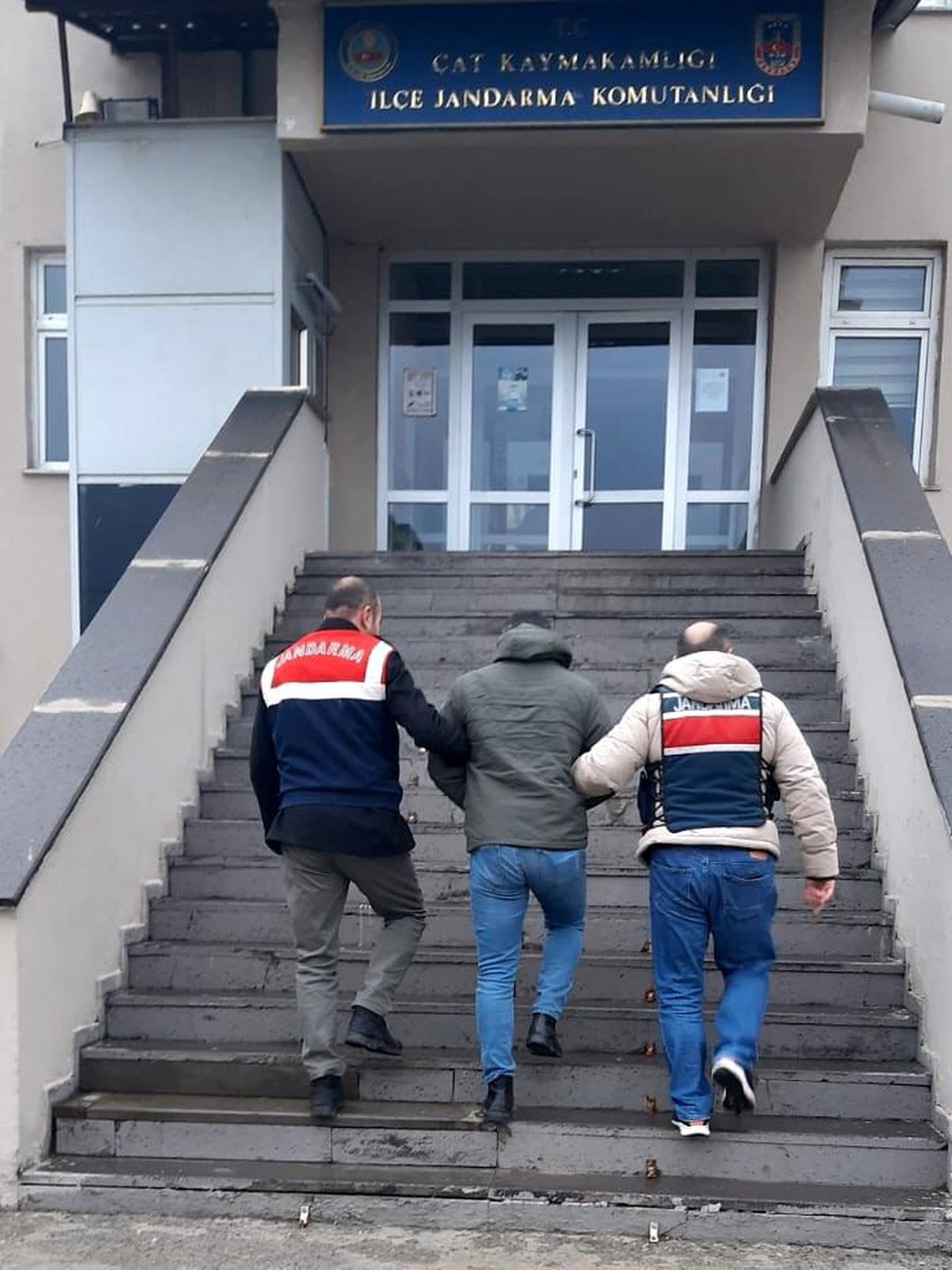 Erzurum\'da 6 Aranan Şahıs Yakalandı