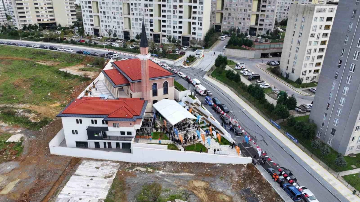 Başakşehir\'de Hayır Ortakları Camii Hizmete Açıldı
