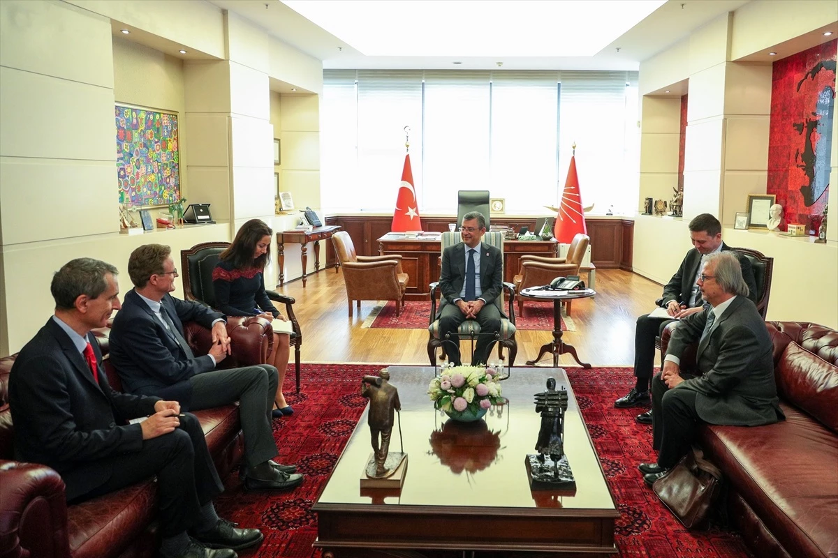 CHP Genel Başkanı Özel, AB Türkiye Delegasyonu Başkanı Landrut\'u kabul etti