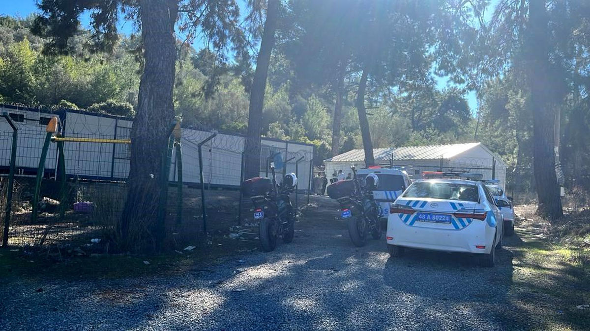 Bodrum\'da düzensiz göçmenler arasında çıkan tartışma polislerce yatıştırıldı