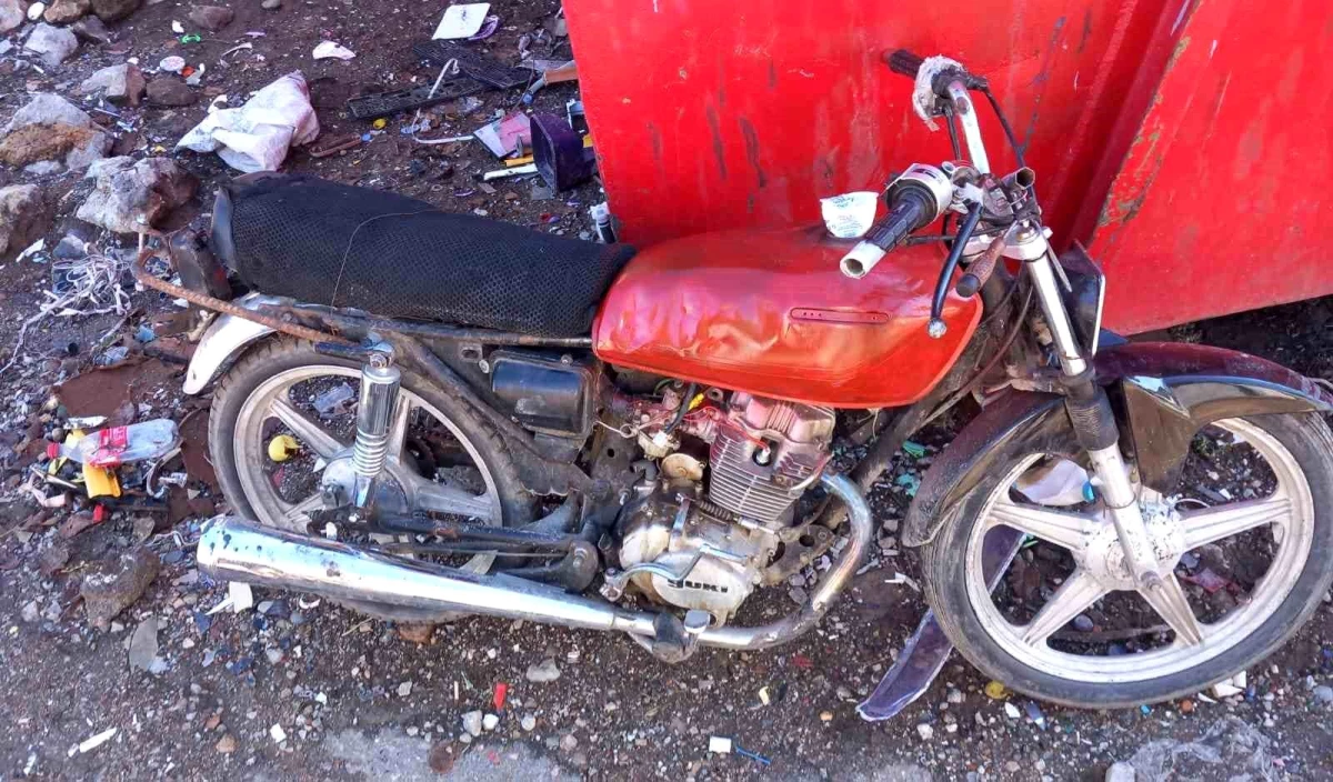 Edremit\'te Motosiklet Hırsızlığı Yapan 2 Kişi Yakalandı