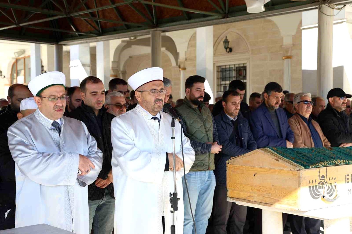 Elazığ İzzetpaşa Camisinde Filistin için gıyabi cenaze namazı kılındı