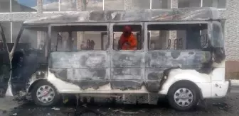 Iğdır'da Elektrik Kontağından Çıkan Yangında Minibüs Kullanılamaz Hale Geldi