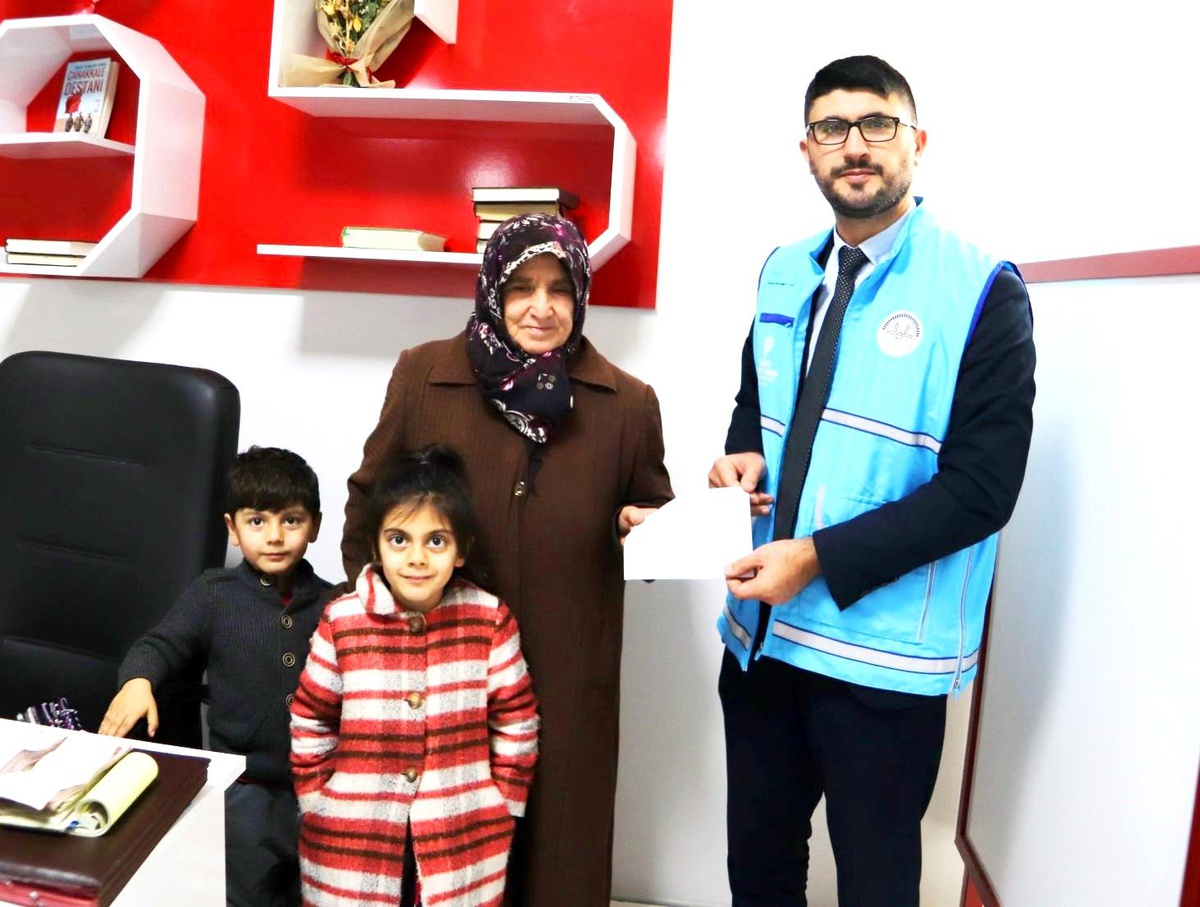 Çankırı\'da Hayırsever Kadın Filistin İçin Altın Bağışladı