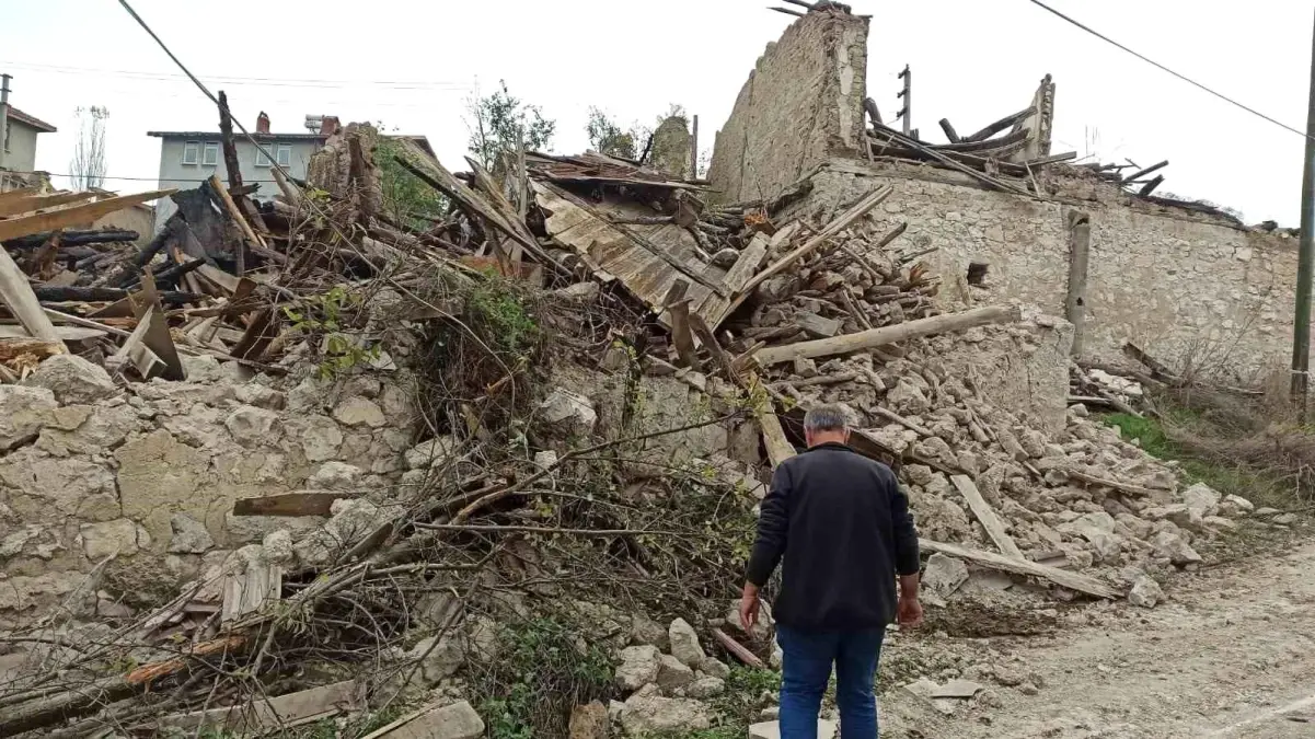 Kütahya\'da Ahşap Evde Çıkan Yangında Bir Kişi Hayatını Kaybetti