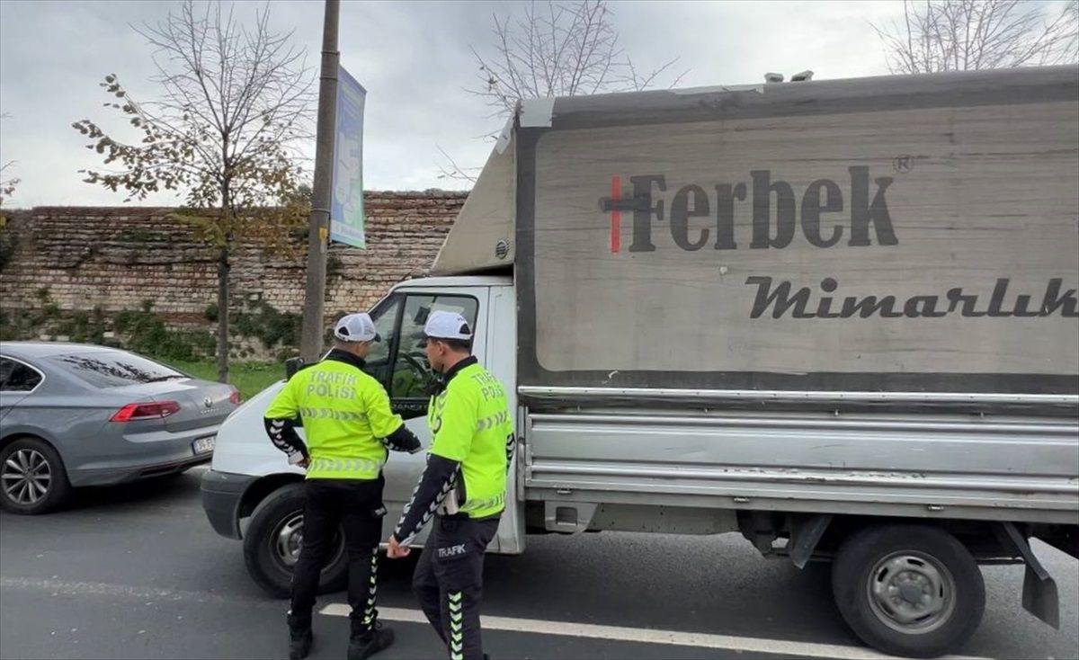 İstanbul Fatih\'te Sürücülere Dron Destekli Denetim