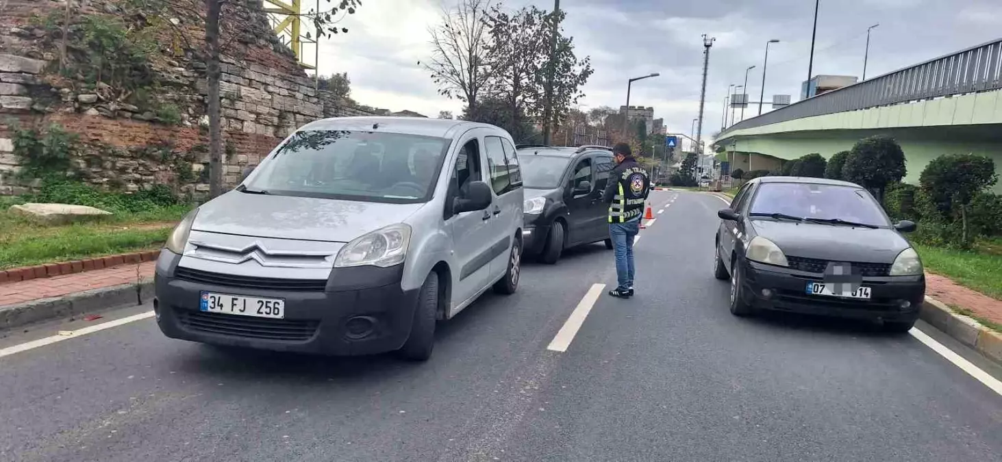 Fatih\'te Yaya Geçidi Denetimi: 3 Sürücüye Cezai İşlem Uygulandı