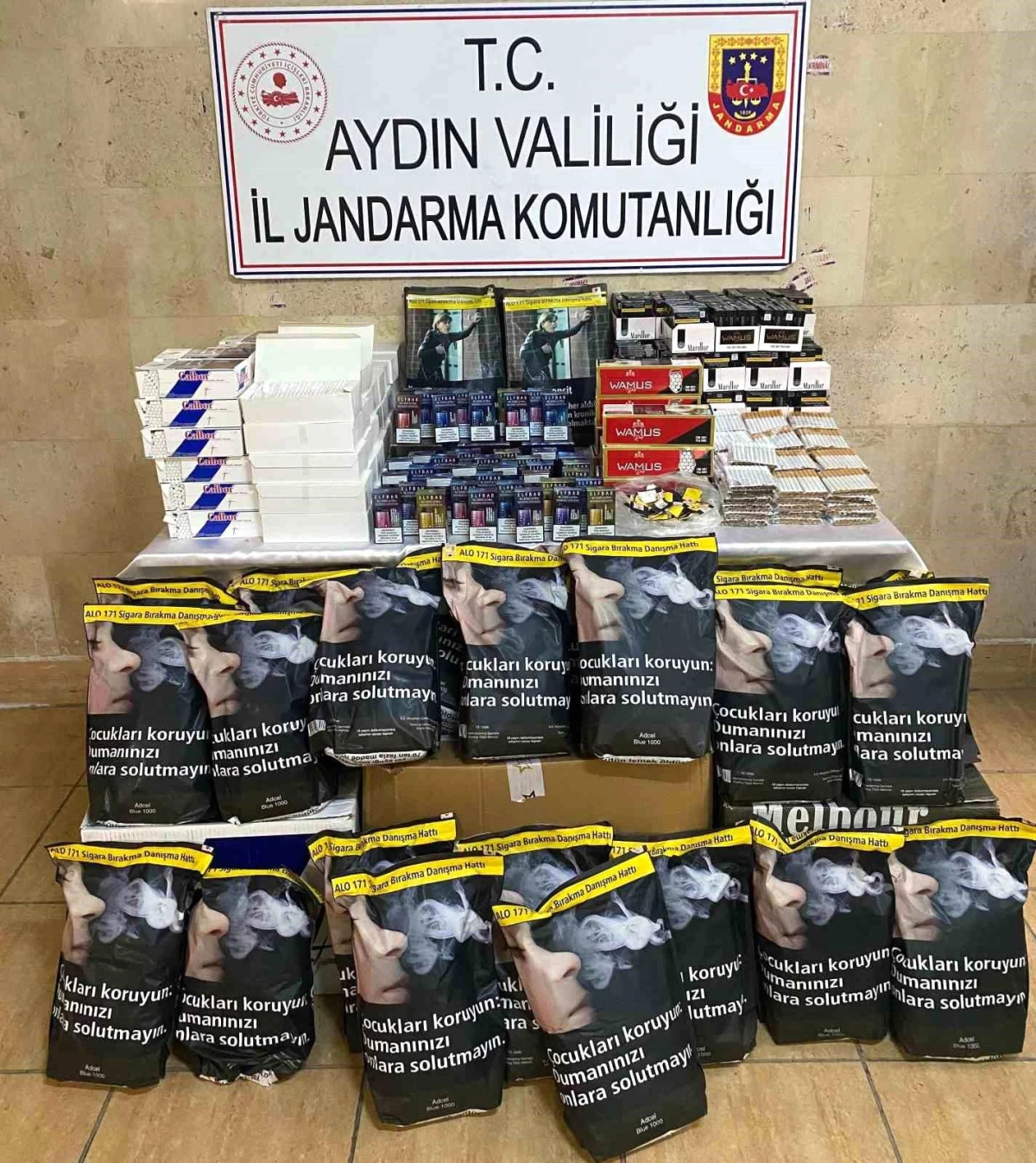Aydın\'da kaçak sigara imalathanesine baskın: 11 bin 520 adet tütün doldurulmuş makaron ele geçirildi