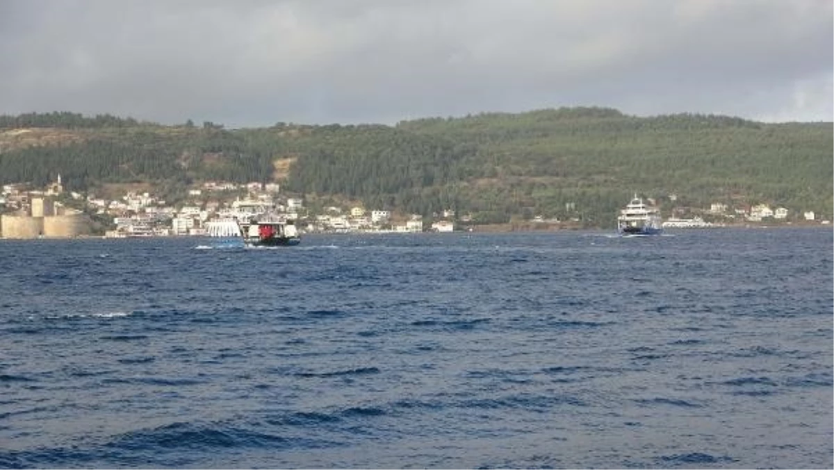 Çanakkale\'de olumsuz hava şartları nedeniyle feribot seferleri iptal edildi