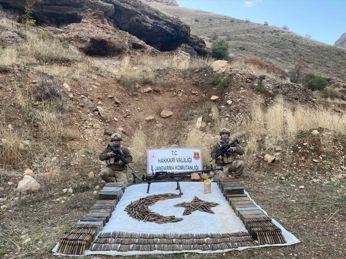 Hakkari\'de PKK\'ya yönelik operasyonda silah ve mühimmat ele geçirildi