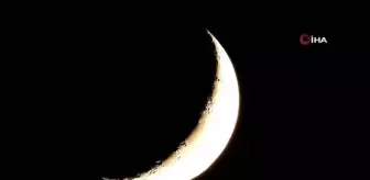 Hatay semalarında hilal şeklindeki ay mest etti