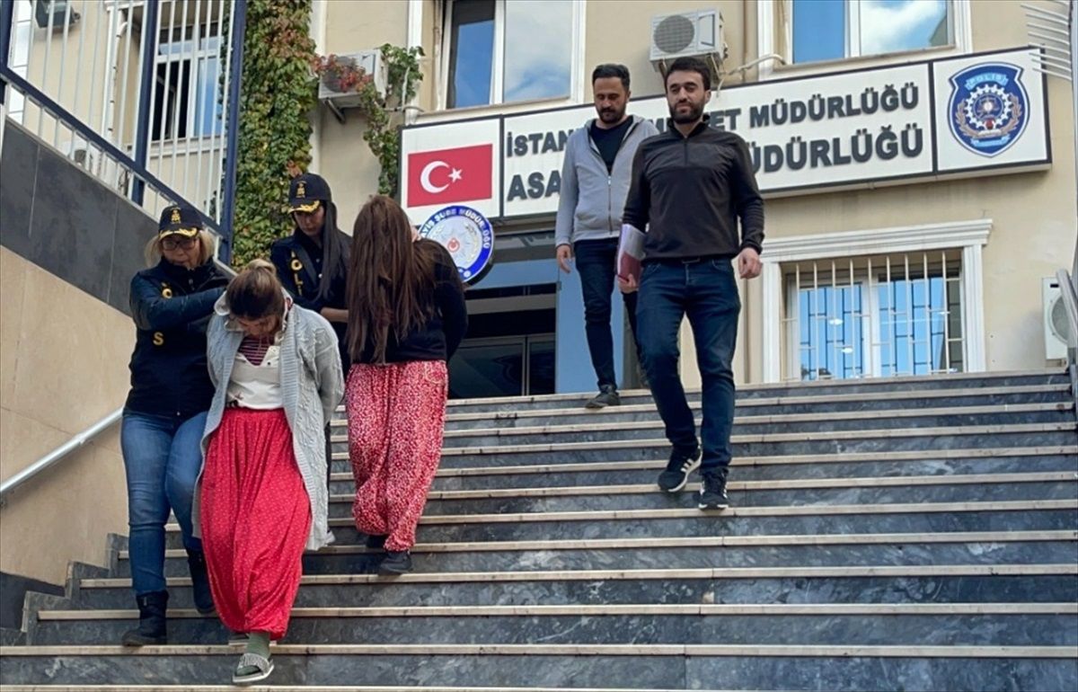 Eyüpsultan\'da Evden Ziynet Eşyası Çalan 2 Kadın Tutuklandı