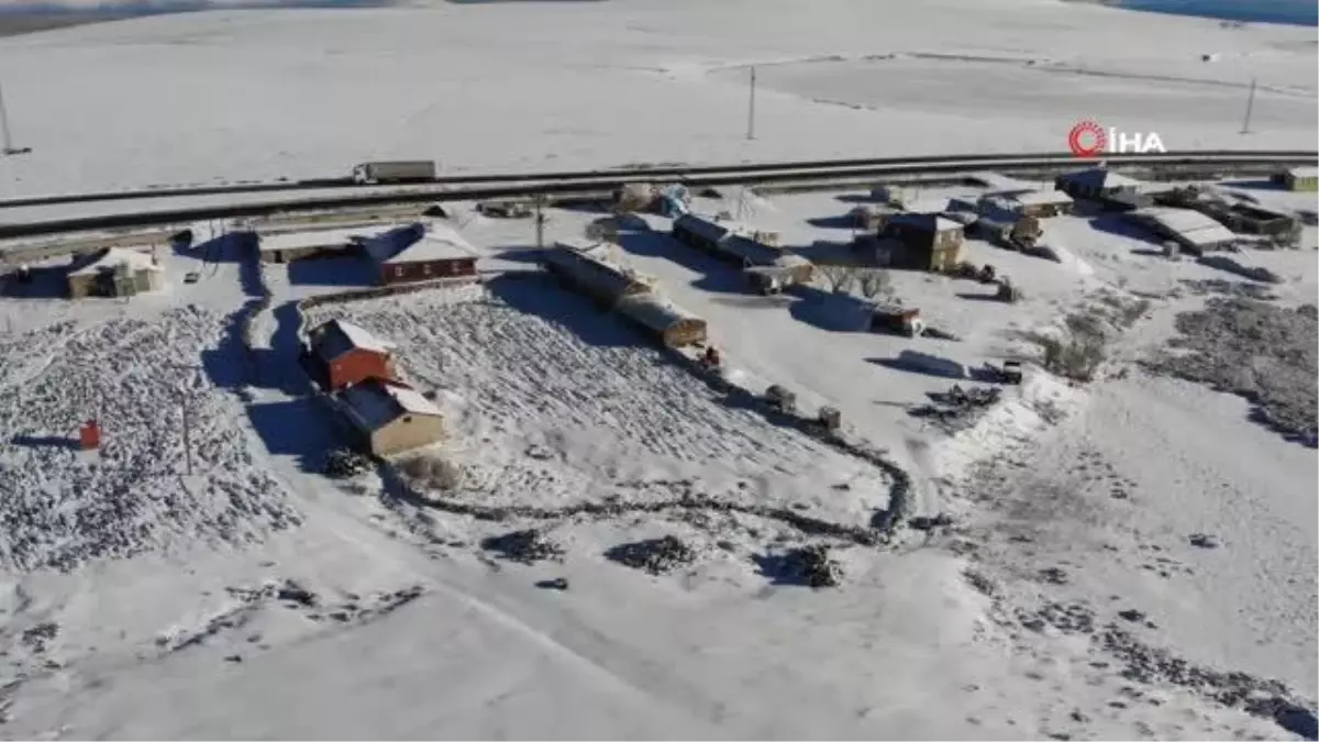 Kars beyaza büründü, vatandaşlar kartopu oynadı