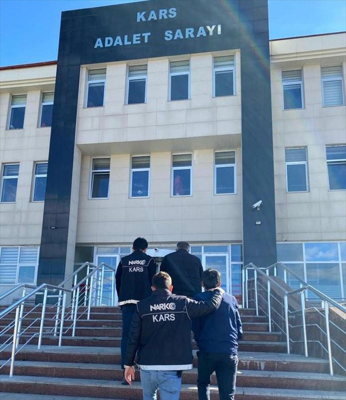Kars\'ta Uyuşturucu Operasyonu: 2 Tutuklama