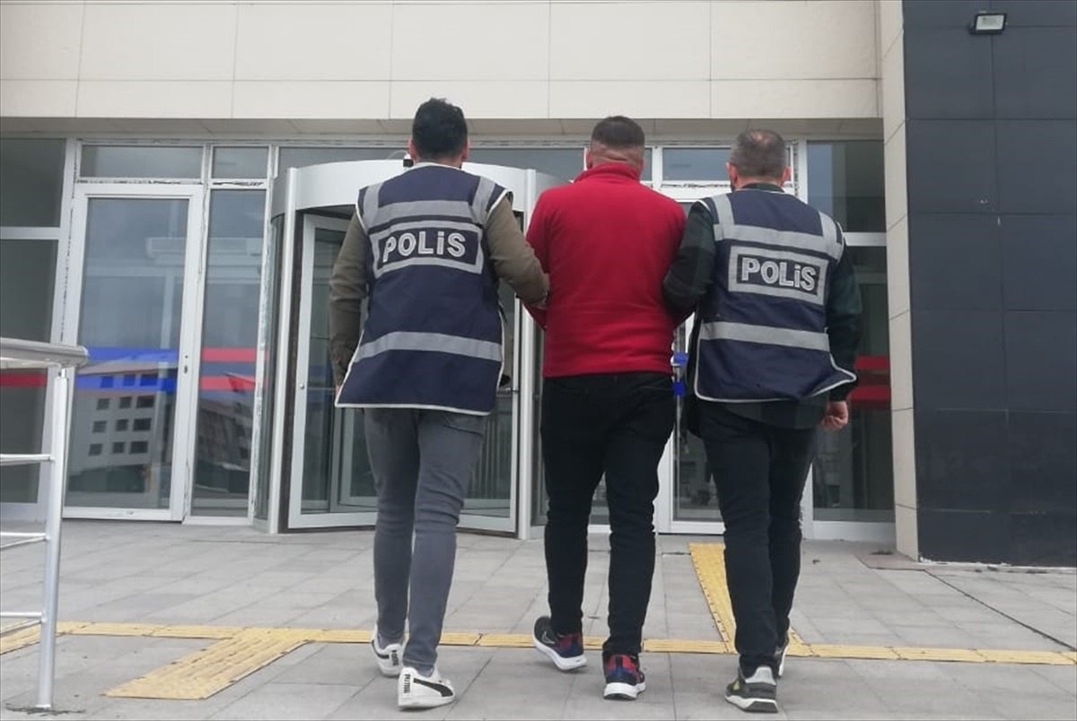 Kars\'ta kaçak göçmen suçundan hükümlü yakalandı