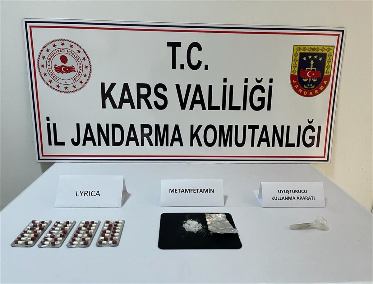Kars\'ta Uyuşturucu Operasyonu: 3 Şüpheli Yakalandı