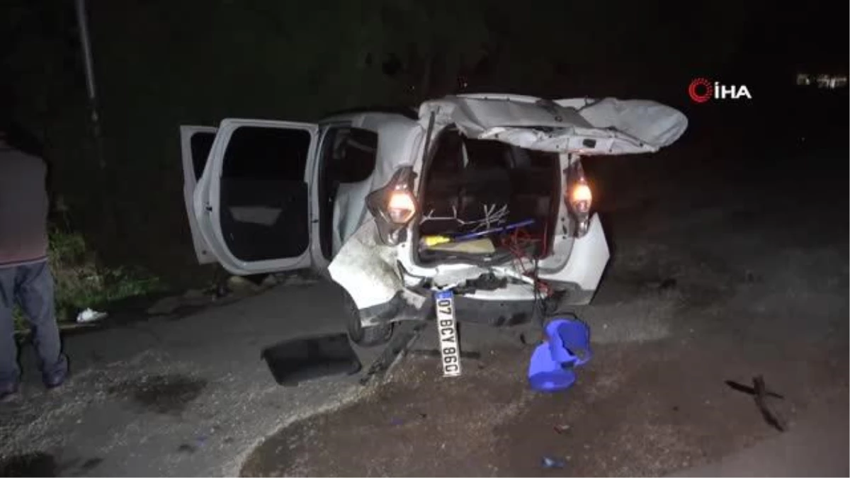 Antalya\'da kırmızı ışıkta bekleyen otomobile arkadan çarpma sonucu kaza: 3 yaralı