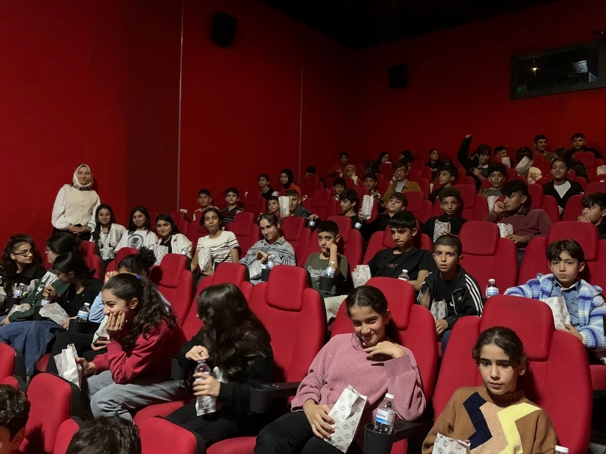 Kızıltepe\'de öğrenciler "Atatürk: 1881-1919" filmini izledi