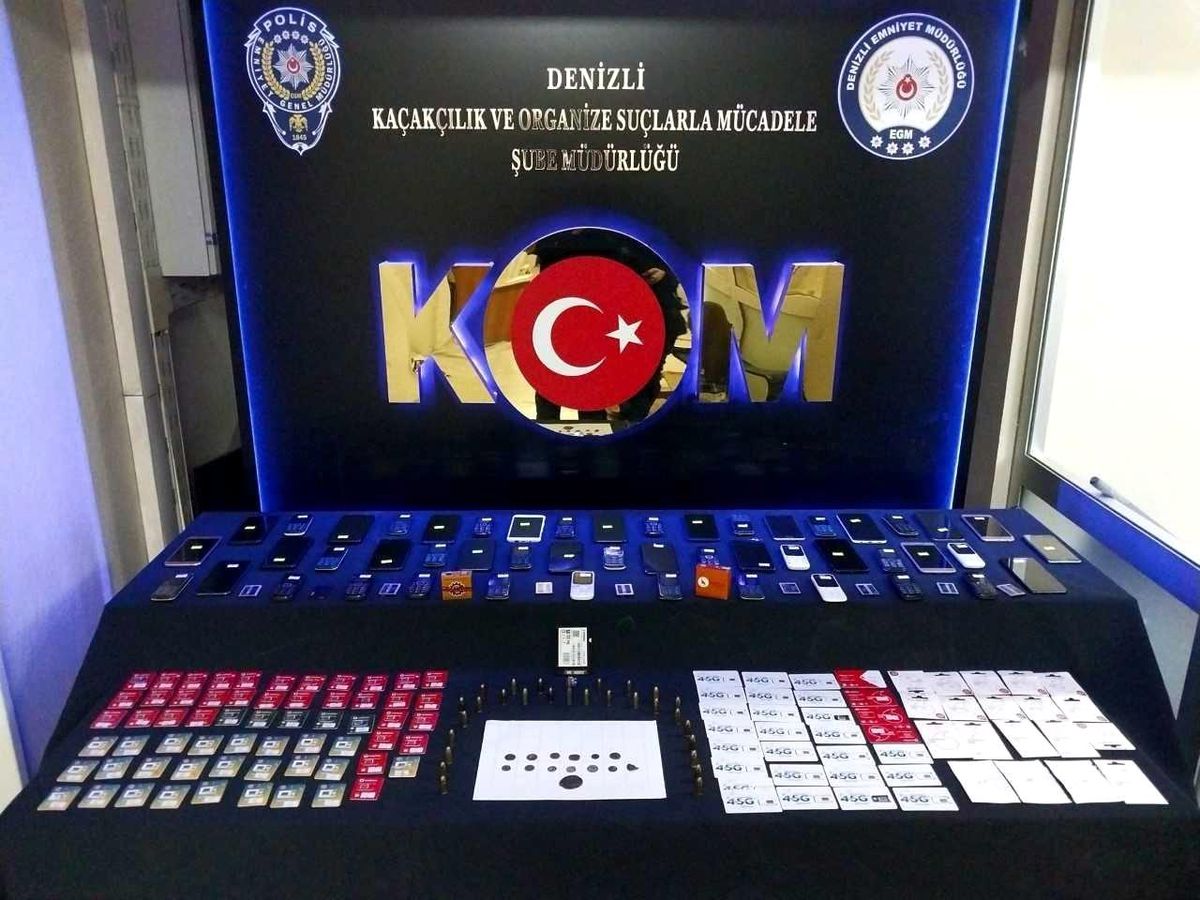 Denizli\'de yapılan operasyonda 49 kaçak telefon ve diğer kaçak ürünler ele geçirildi