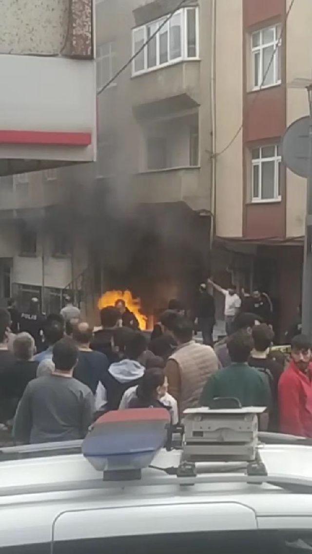 İstanbul'da bir binada patlama! Çok sayıda ekip sevk edildi İstanbul'da bir binada patlama! Çok sayıda ekip sevk edildi