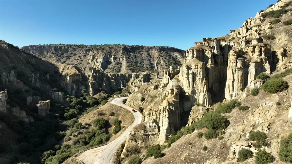 Manisa'daki Kula-Salihli UNESCO Global Jeoparkında peribacalarına çevre düzenlemesi projesi