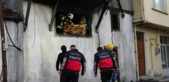 Kütahya'da Ahşap Evde Çıkan Yangında Bir Kişi Hayatını Kaybetti