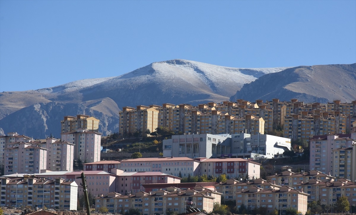 Malatya\'nın yüksek kesimlerine kar yağdı