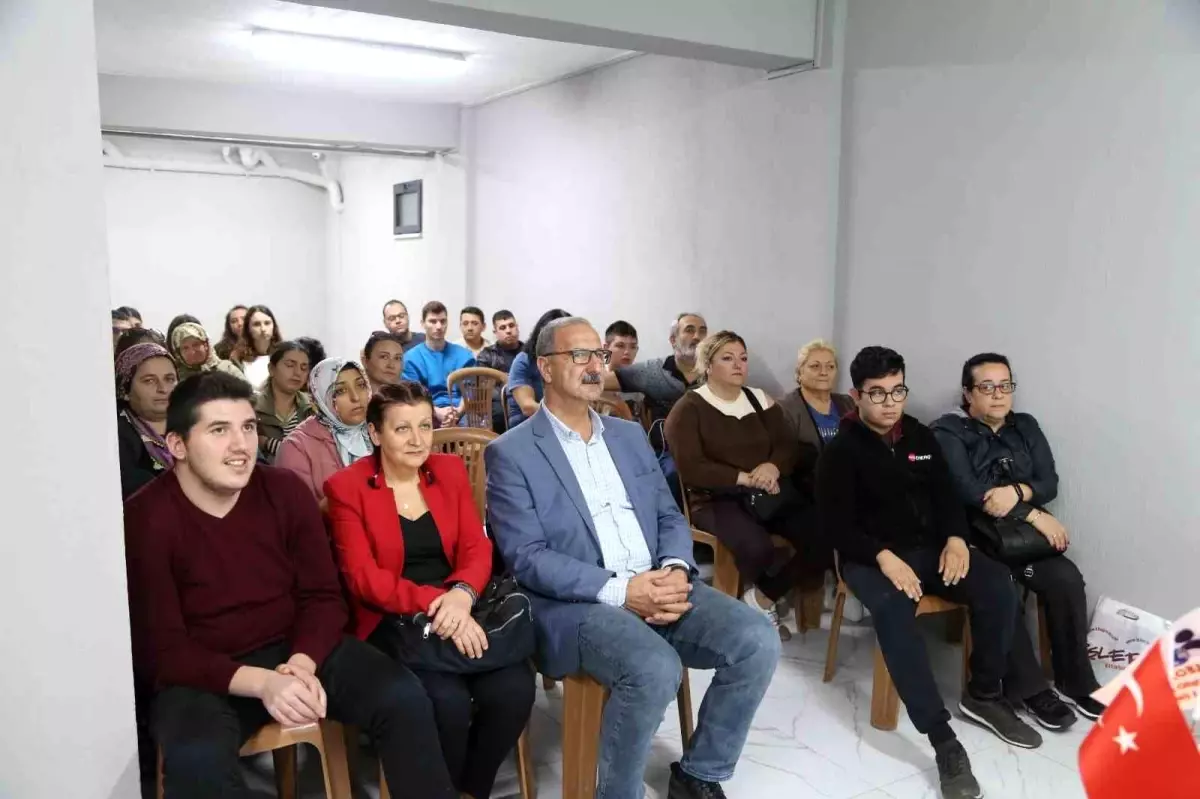 Manisa Otistik Bireyler ve Engelsiz Aileler Derneği\'nden Otizm Eğitim Semineri