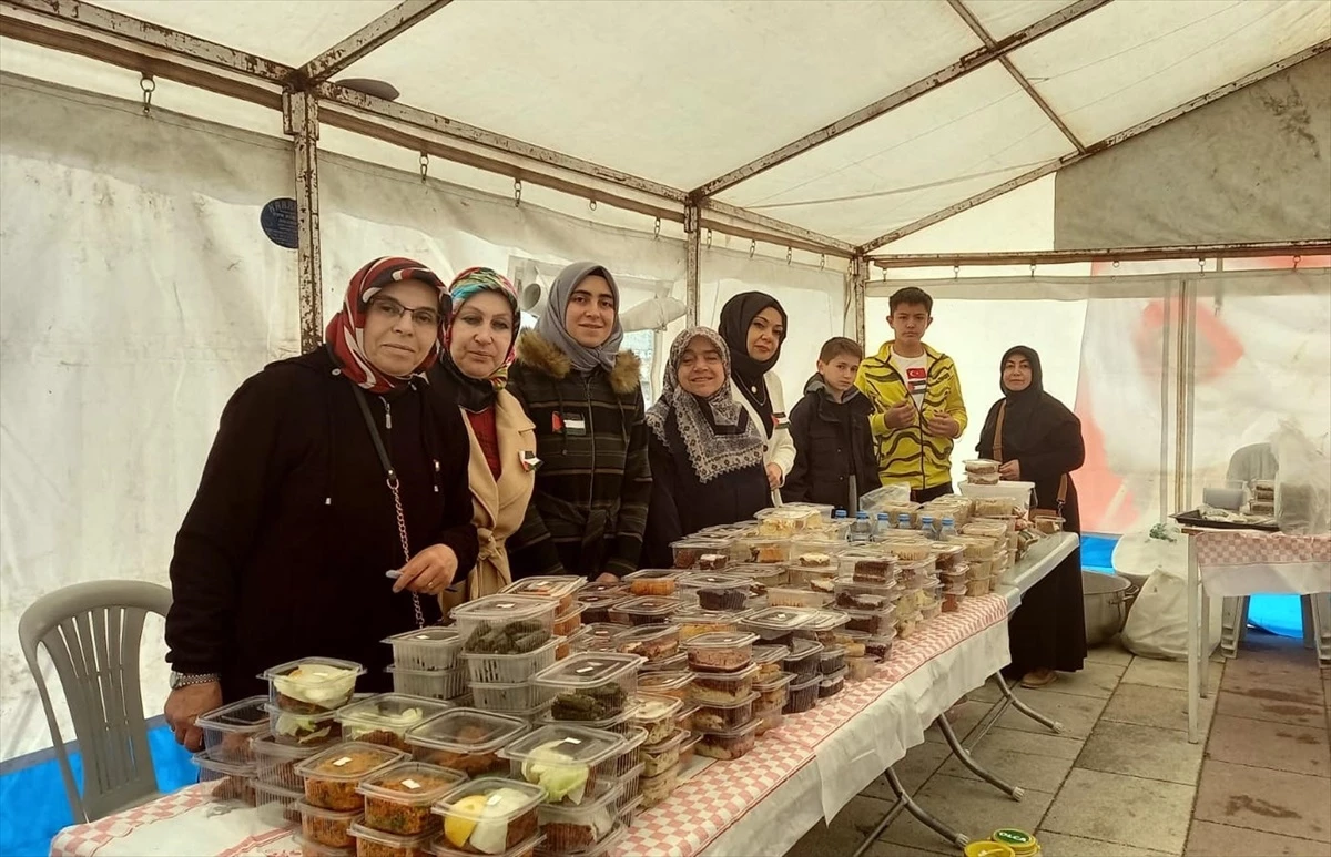 Yozgat\'ta kadınlar Filistin için kermes açtı