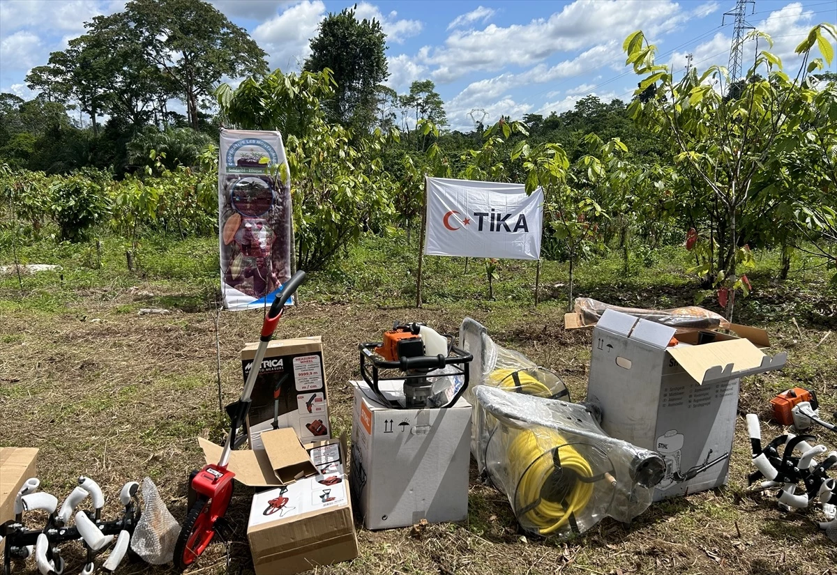 TİKA, Gabon\'da kakao ve muz yetiştiren kooperatife tarım ekipmanı ve malzeme desteği sağladı