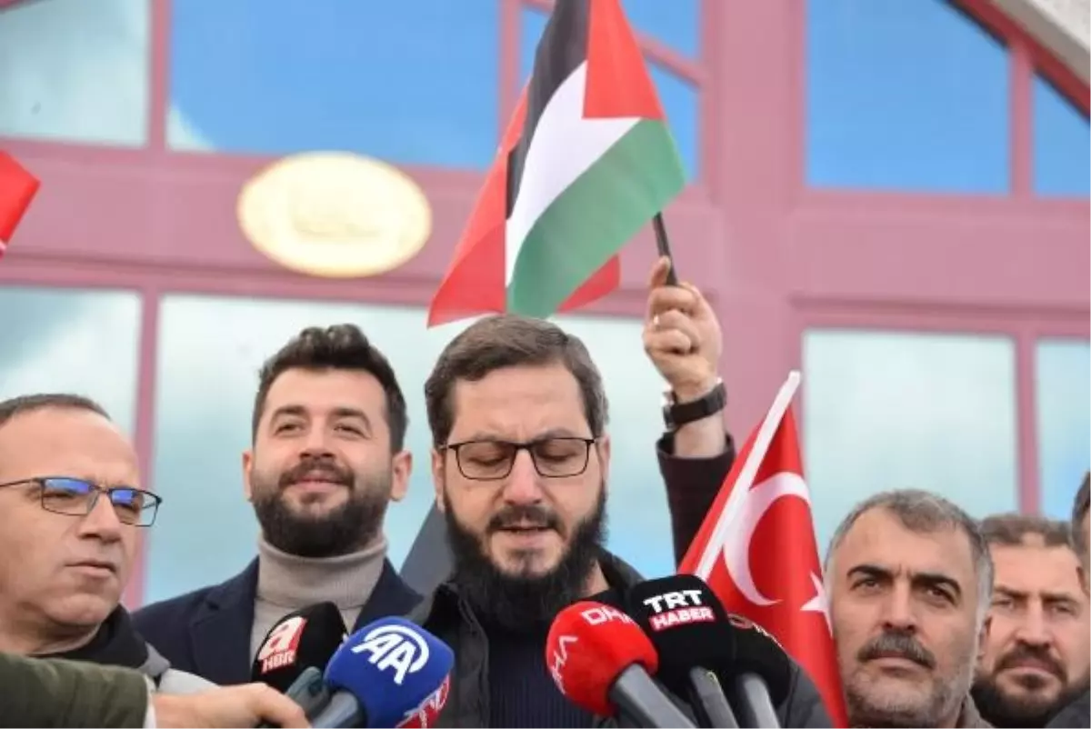 Atatürk Üniversitesi'nde İsrail'e karşı yürüyüş düzenlendi