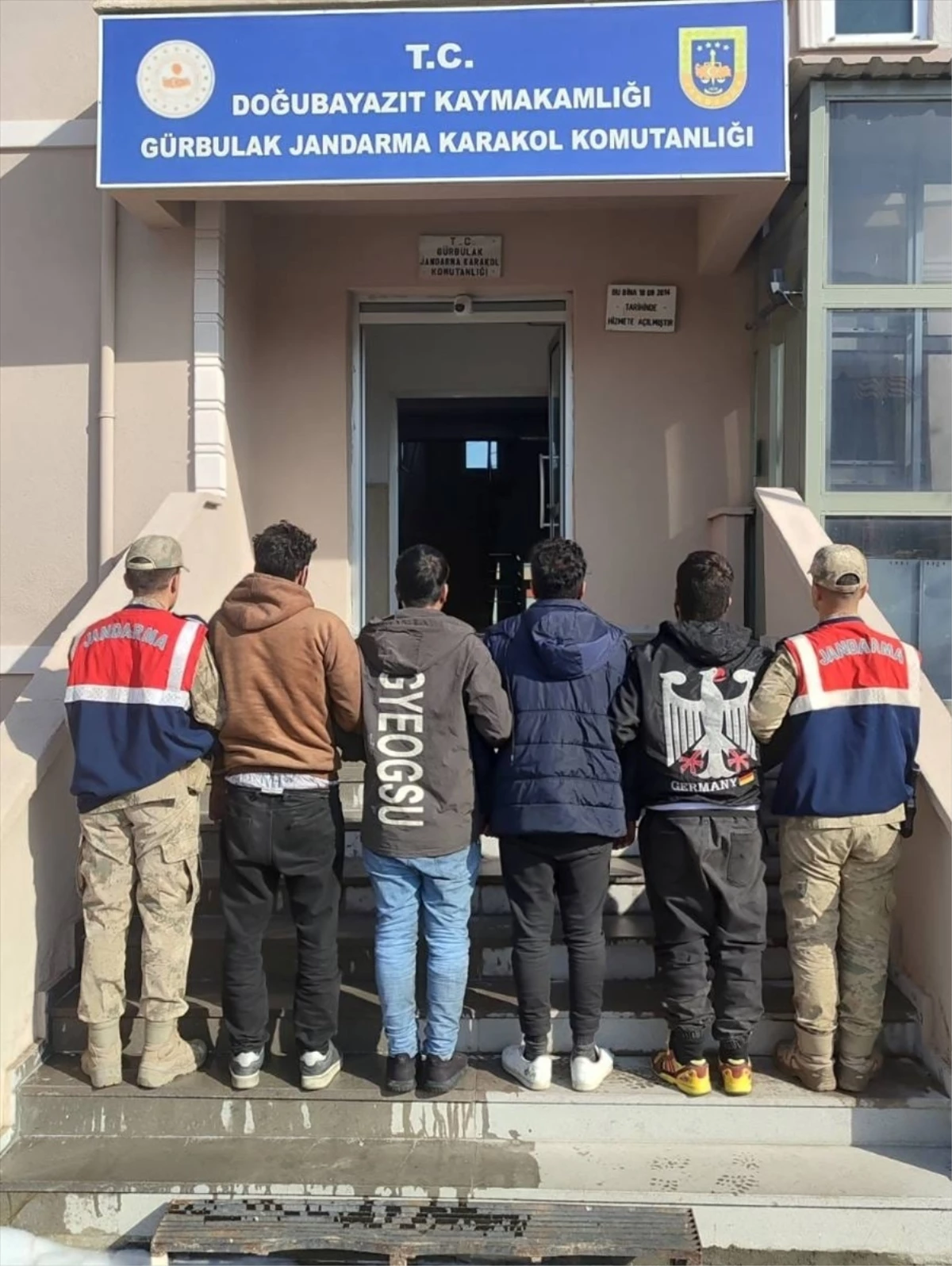 Ağrı\'da 24 düzensiz göçmen yakalandı