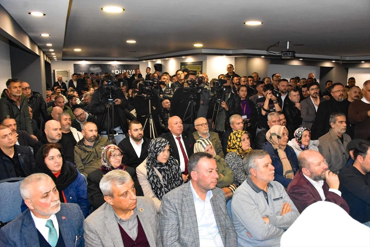AK Parti Odunpazarı Belediye Meclisi Grup Başkan Vekili Murat Özcan, Odunpazarı Belediye Başkanı Kazım Kurt\'a Eleştirilerde Bulundu