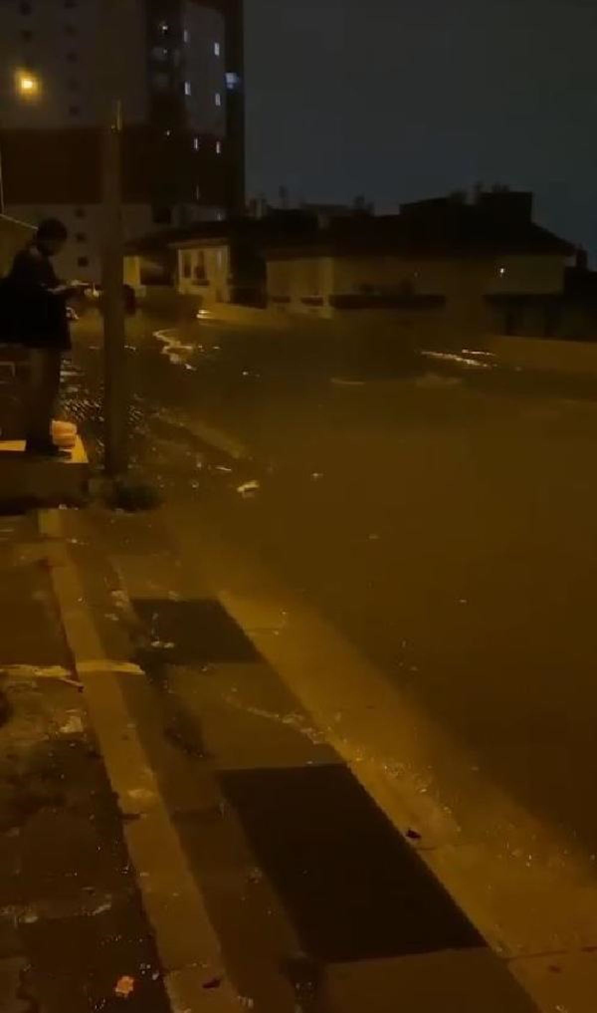Ankara\'da Sağanak Yağış Trafiği Olumsuz Etkiledi