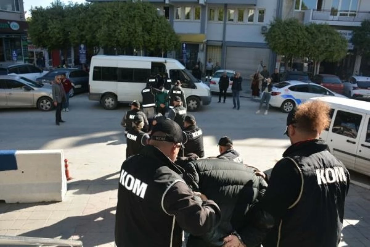 Aydın\'da FETÖ/PDY şüphelileri yurt dışına kaçarken yakalandı