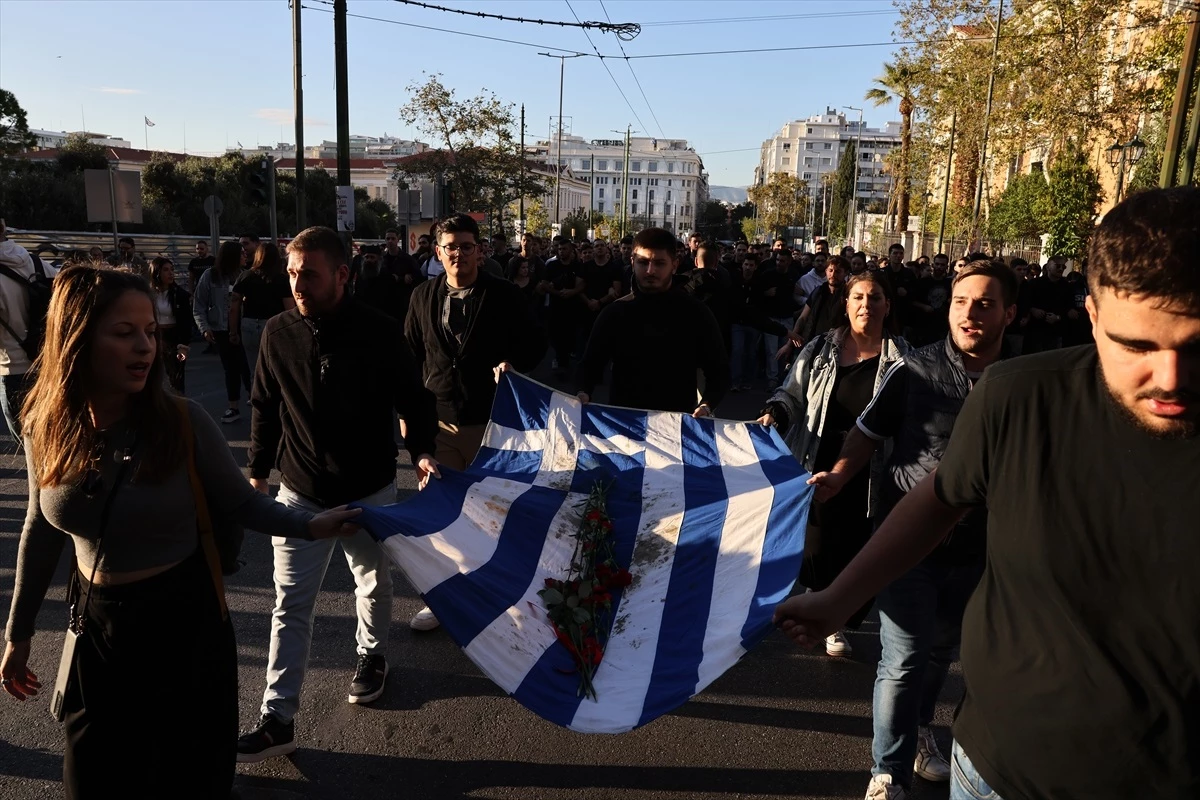Atina\'da düzenlenen anma yürüyüşünde Filistin\'e destek mesajı verildi