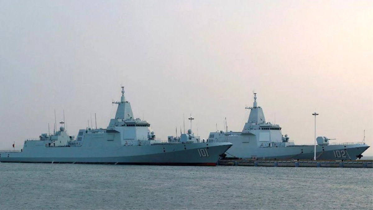 Çin Donanması Avustralyalı Dalgıçları Yaraladı