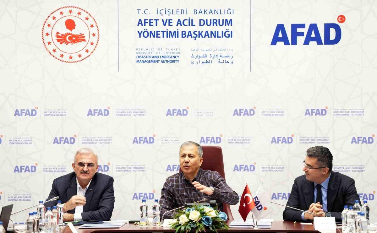 İçişleri Bakanı Ali Yerlikaya, AFAD ile değerlendirme toplantısı gerçekleştirdi