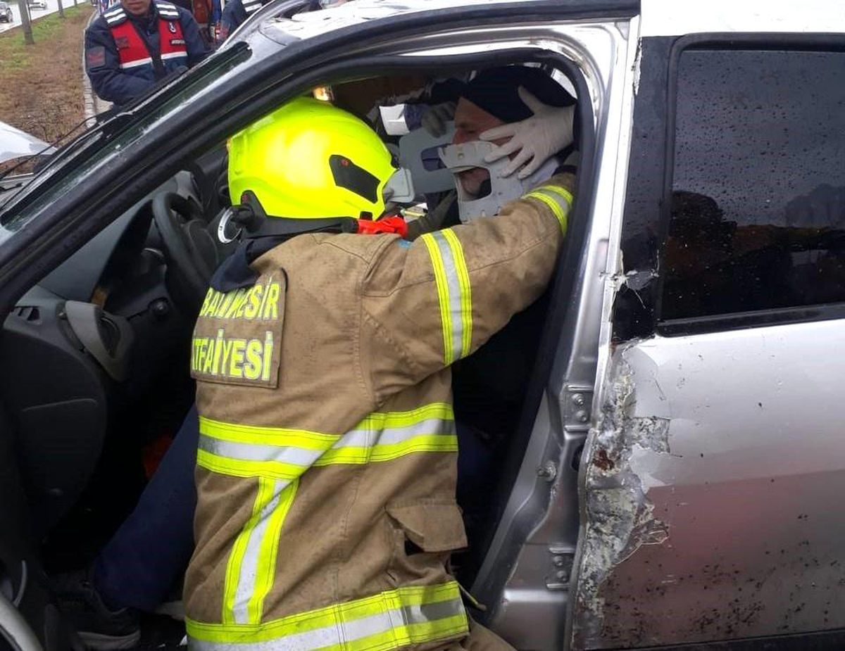 Bandırma-Bursa Karayolu Üzerinde Trafik Kazası: Bir Kişi Yaralandı