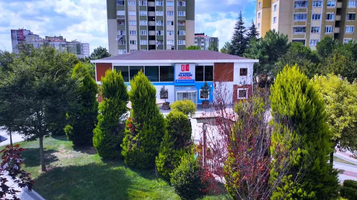 Başakşehir Belediyesi, "Başakşehir\'e eser, Başakşehirliye değer" sloganıyla çalışmalarına devam ediyor