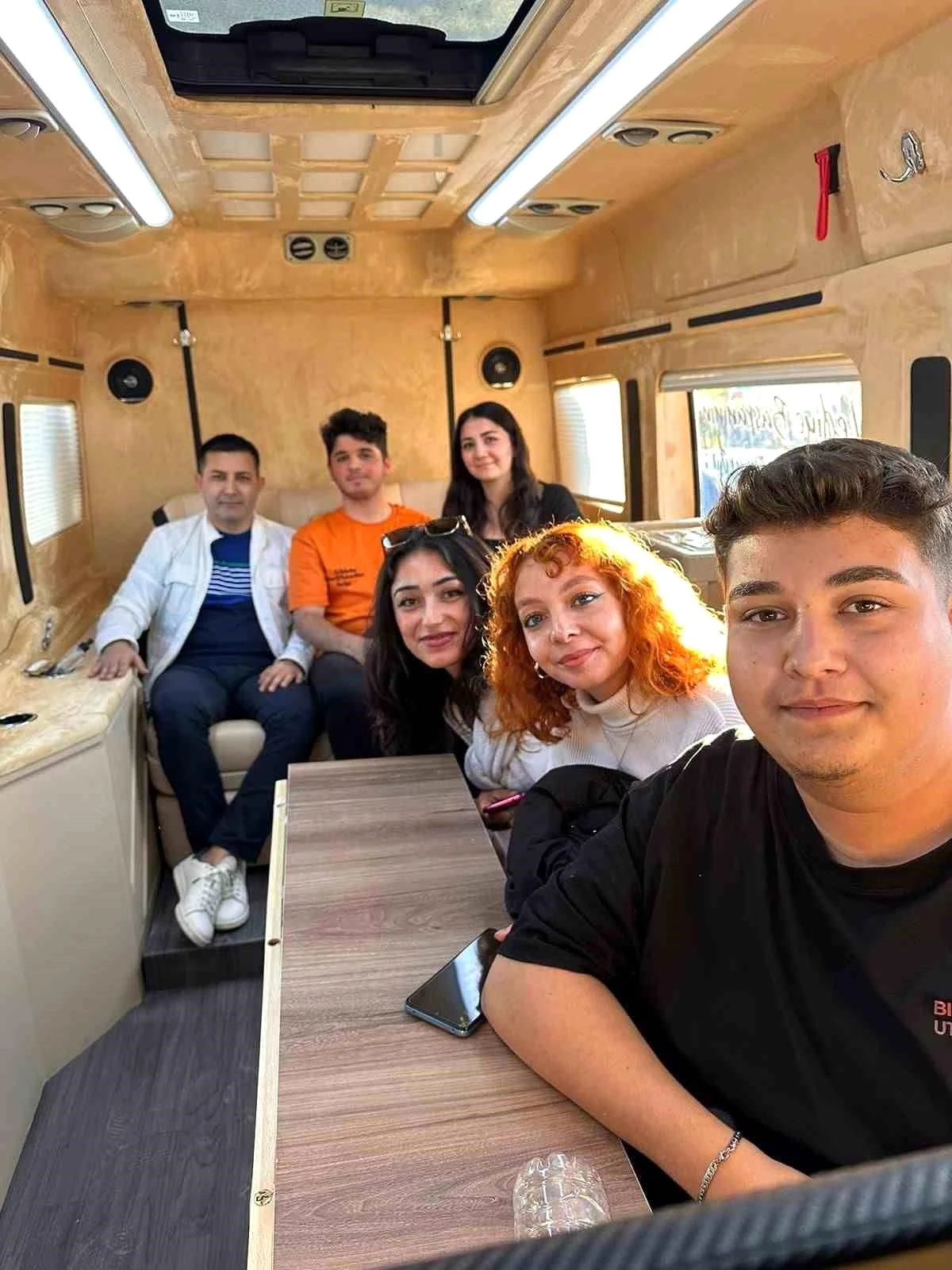 Kuşadası Belediye Başkanı Ömer Günel, Mobil Ofis Hizmet Aracı ile Davutlar ve Güzelçamlı mahallelerini ziyaret etti