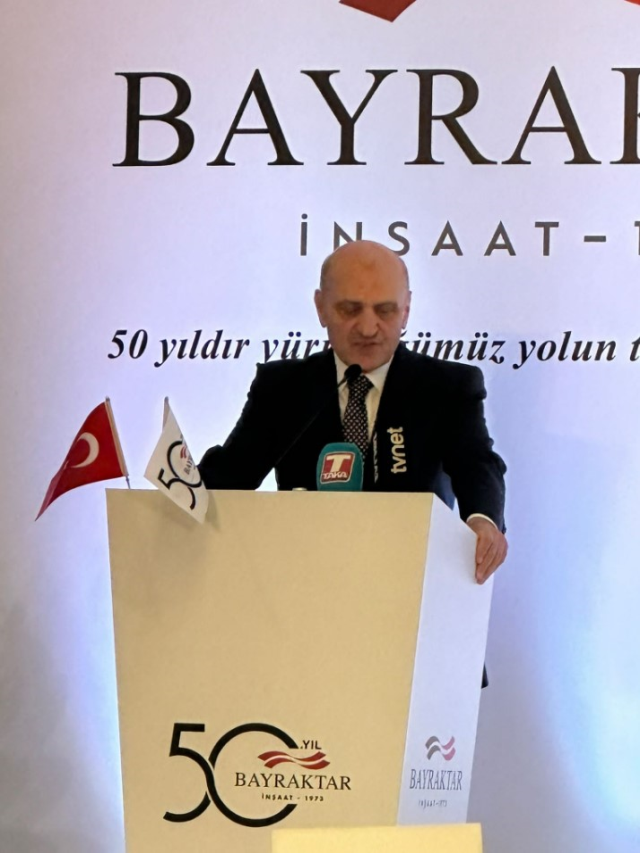 Bayraktar İnşaat'ın 50. yıl kutlamasında duygu dolu anlar! Erdoğan Bayraktar'ın şiiri törene damga vurdu