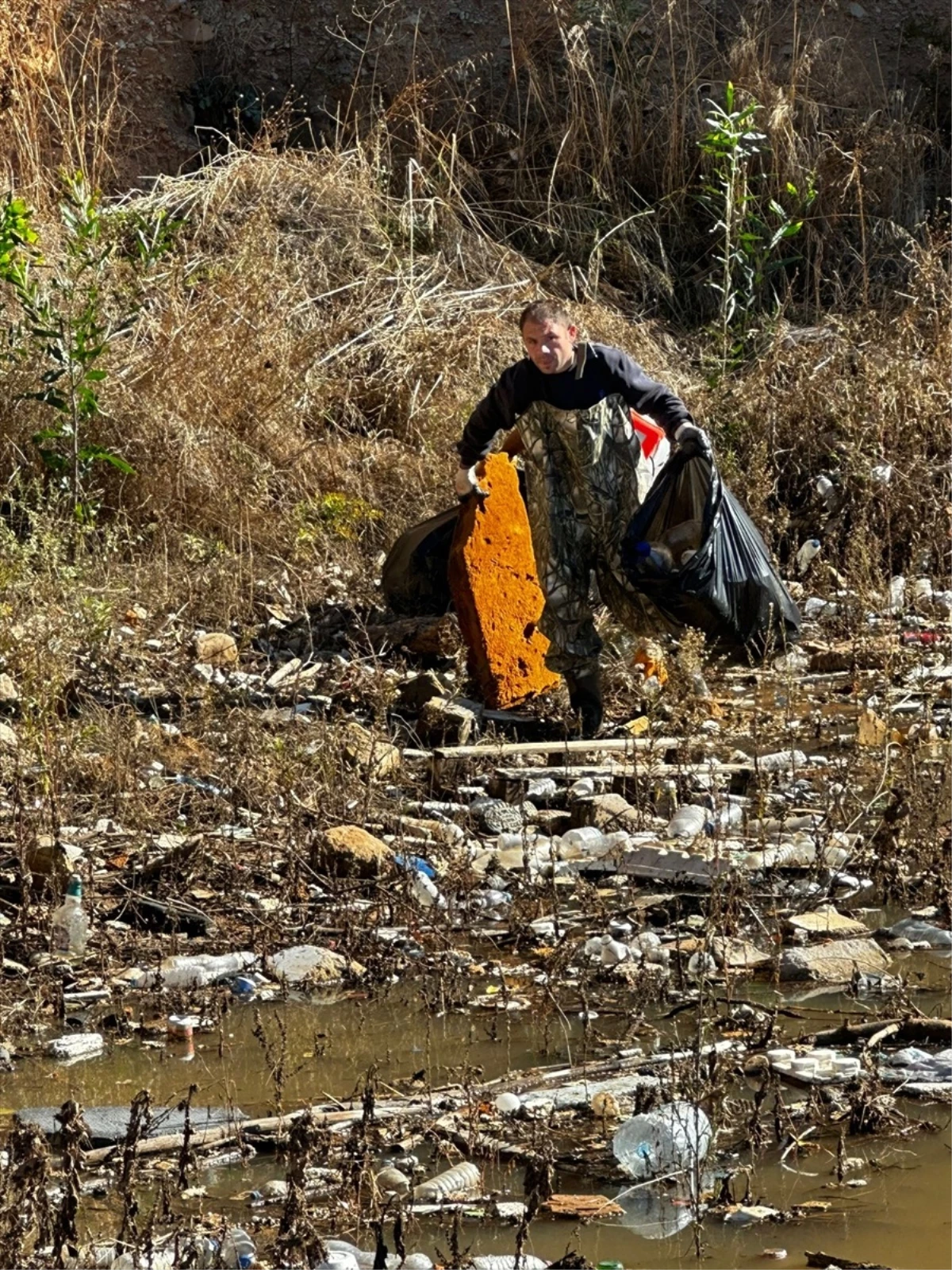 Bodrum Belediyesi, Bitez Barajı\'nda Temizlik Yaptı