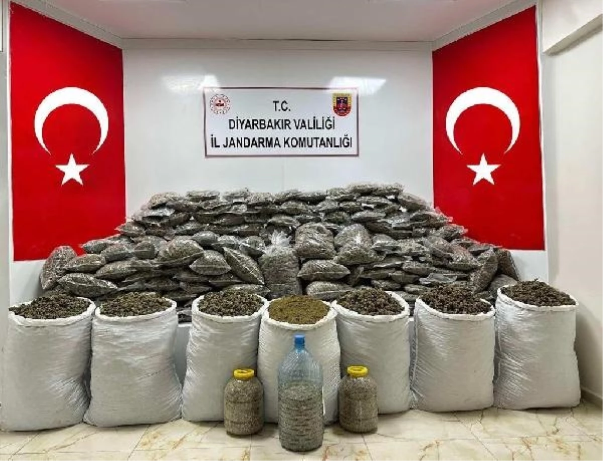 Diyarbakır\'da el yapımı patlayıcı ve 204 kilo esrar ele geçirildi