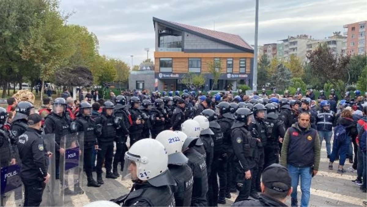 Diyarbakır\'da Öcalan Yürüyüşüne Polis Müdahalesi