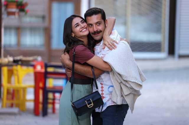 Gönül Dağı'nın genç oyuncusu Hazal Çağlar, mini elbiseli pozlarıyla büyüledi Gönül Dağı'nın genç oyuncusu Hazal Çağlar, mini elbiseli pozlarıyla büyüledi