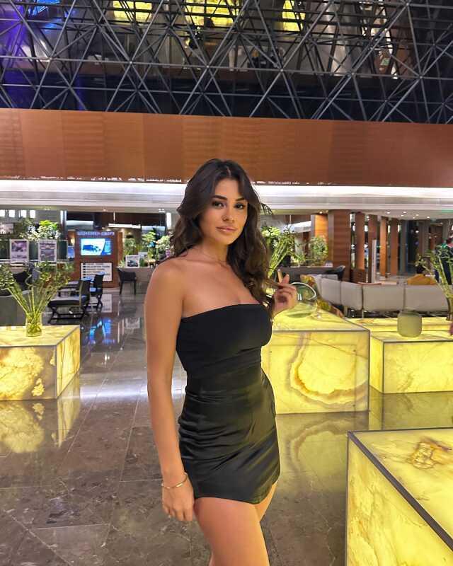 Gönül Dağı'nın genç oyuncusu Hazal Çağlar, mini elbiseli pozlarıyla büyüledi Gönül Dağı'nın genç oyuncusu Hazal Çağlar, mini elbiseli pozlarıyla büyüledi